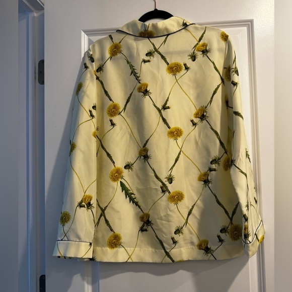 Burberry
Dandelion Lattice Print Silk
Pajama Shirt - Picture 3 of 10